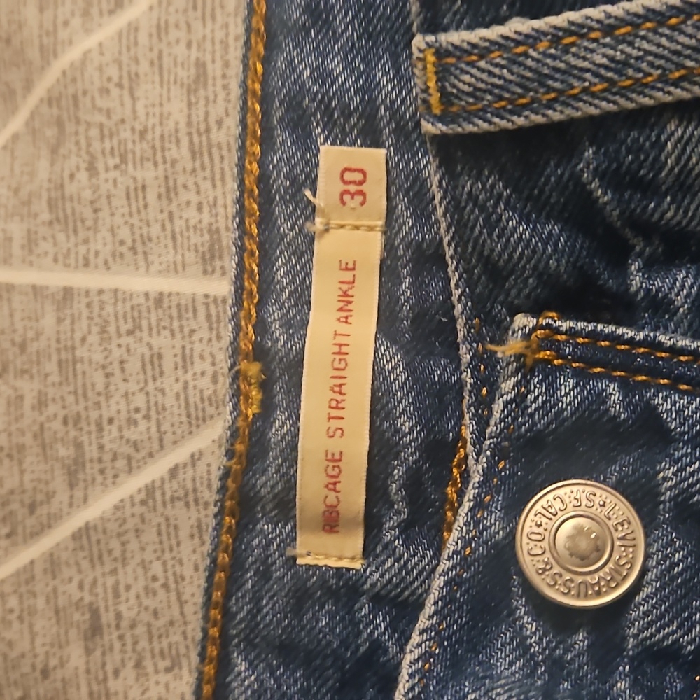 Levis Ribcage Jean - Picture 4 of 6